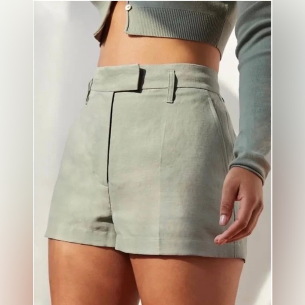 Aritzia Light Sage High-Waist Tailored Shorts Sz 4